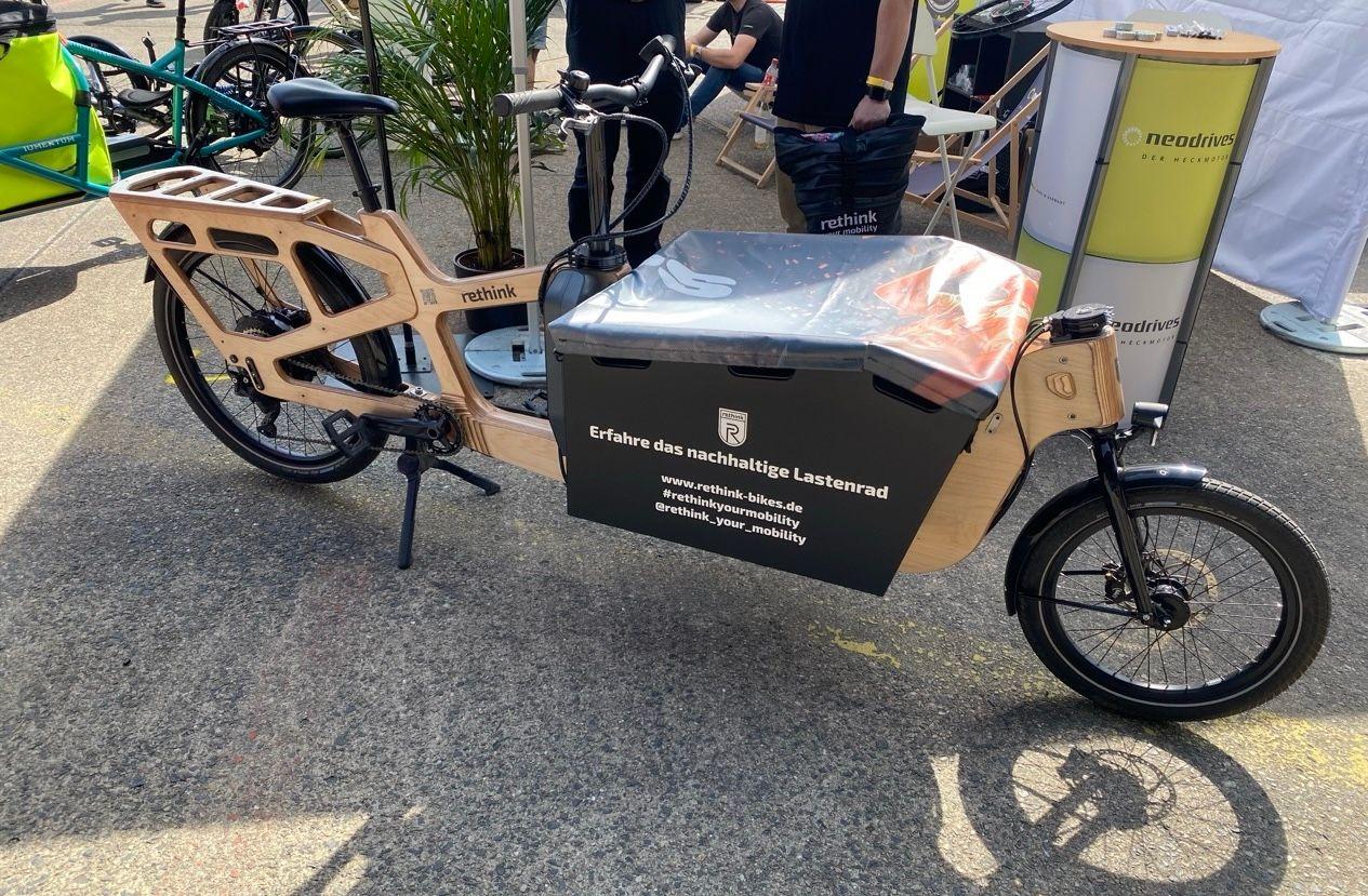 Nachhaltiges Lastenrad: Das Longjohn LJ 215 mit Holzrahmen von Rethink